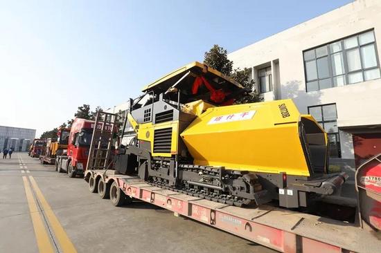 陜建機股份出口烏茲別克斯坦成套路機產品正式發運